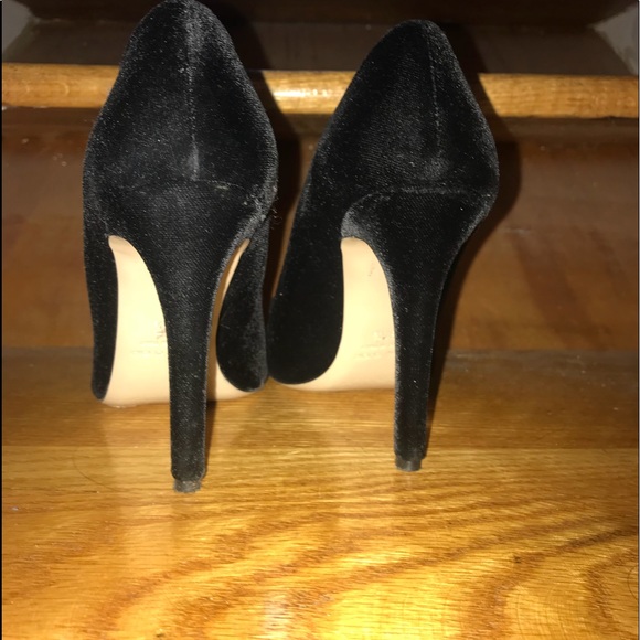 The Shoe Box Suede Bow Black Pumps - Picture 3 of 4